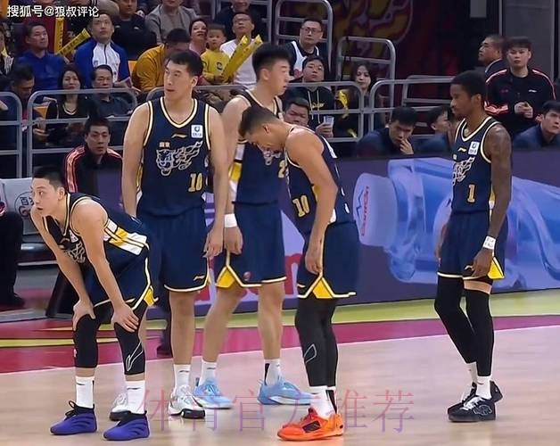 今晚四川vs广东大名单:胡明轩、徐杰出战,段睿骐在列 今晚四川vs广东大名单:胡明轩、徐杰出战,段睿骐在列